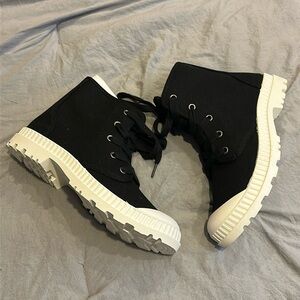 New SO Dragonfruit high top sneakers black and white size 10